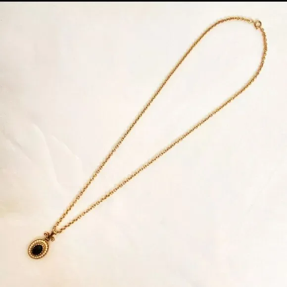 Avon Pendant Necklace Onyx Cabochon Encircled Pearlesque Beads Gold Tone Chain - Picture 5 of 14